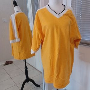4/$60 Yellow & White Tee - Size Large